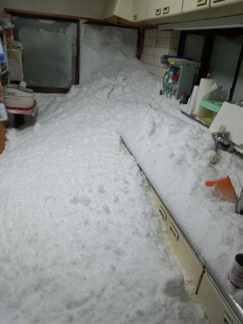 There’s snow in my kitchen! Heaviest snowfall on record brings Yamanashi Prefecture to its knees1