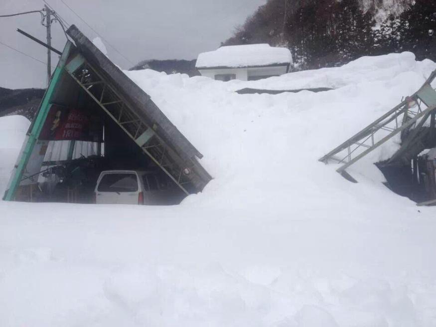 There’s snow in my kitchen! Heaviest snowfall on record brings Yamanashi Prefecture to its knees9