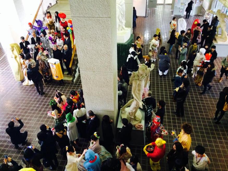 The Japanese universities where graduation is one giant cosplay party【Photos】4