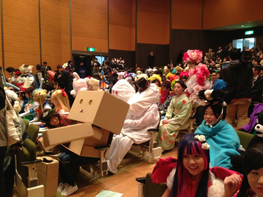 The Japanese universities where graduation is one giant cosplay party【Photos】7