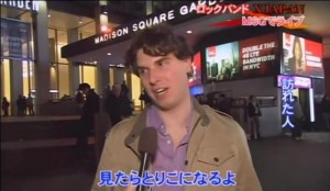 JQ magazine editor Justin Tedaldi talks X Japan to FCI NY outside Madison Square Garden, Oct. 11, 2014. (Courtesy Fujisankei Communications International)