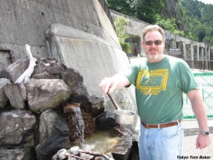 Tom Baker samples water from a spring above Kurobe Dam in Toyama Prefecture.